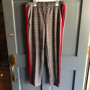 Plaid pants with red stripe